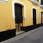 Junto A Casa Pilatos