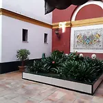 Junto A Casa Pilatos