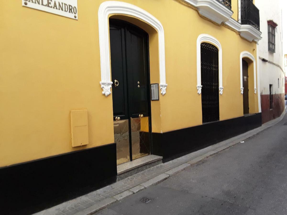 Junto A Casa Pilatos *