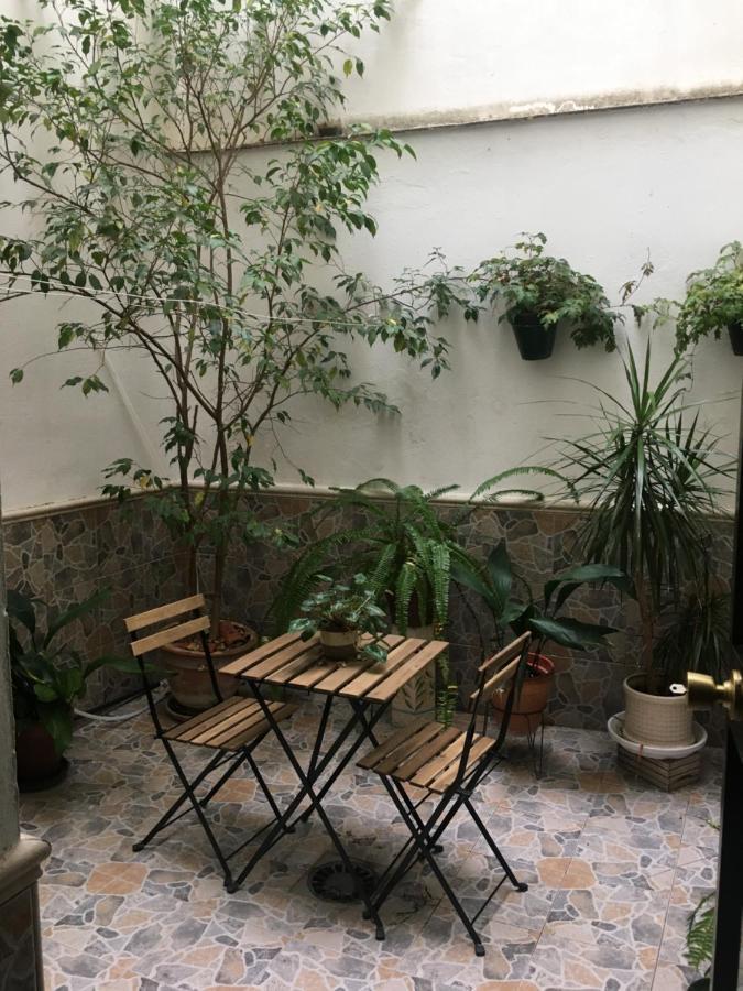 Junto A Casa Pilatos